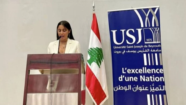 Andréa Zmokhol (FDSP), lauréate du championnat international de débat francophone